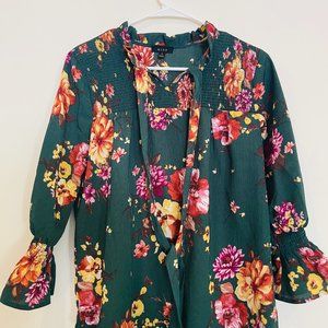 GREEN FLORAL TOP